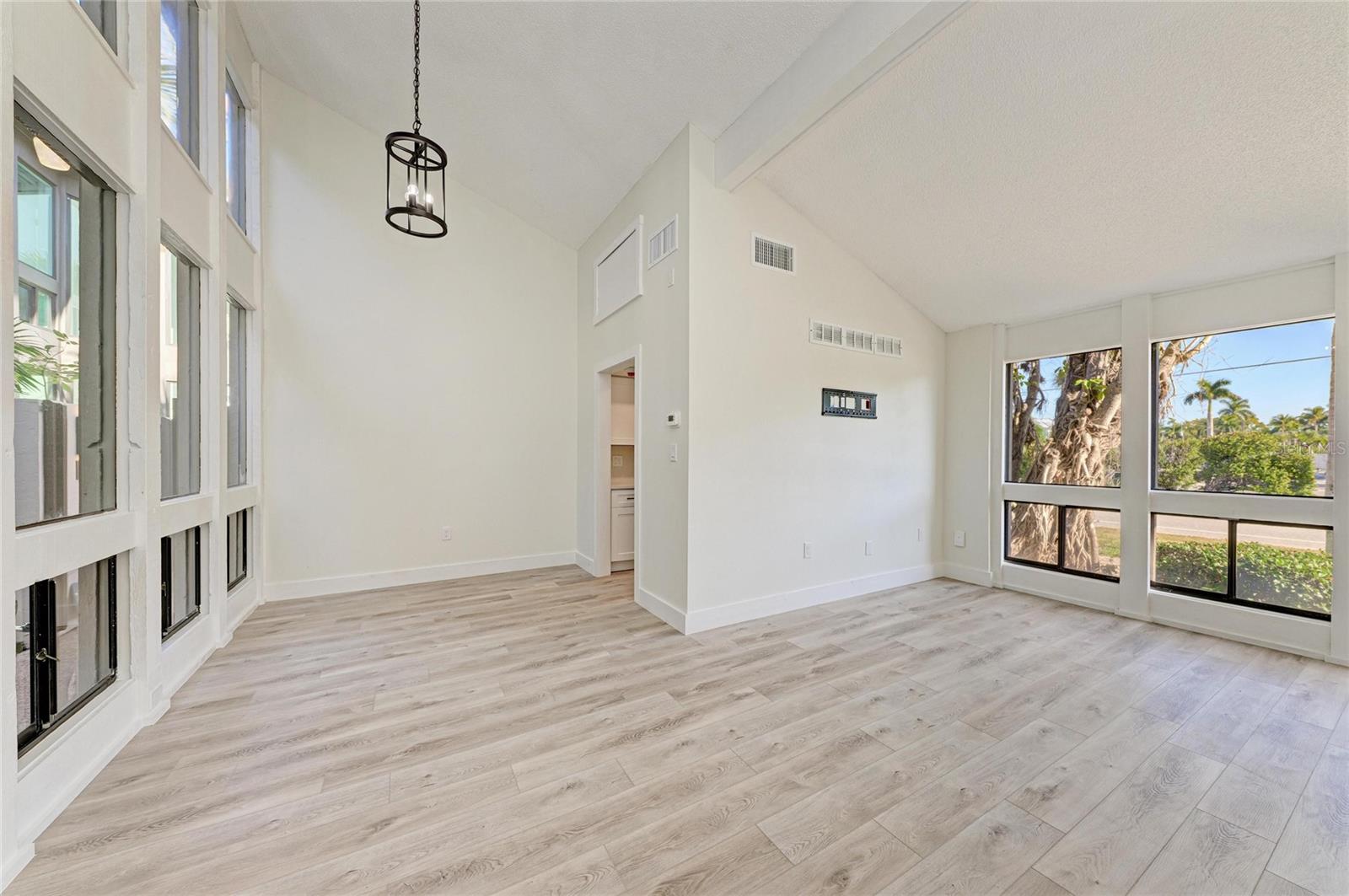 Image 10 of 100 For 800 Blvd Of The Presidents 9