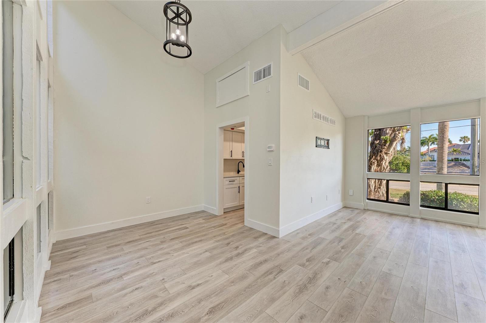 Image 11 of 100 For 800 Blvd Of The Presidents 9