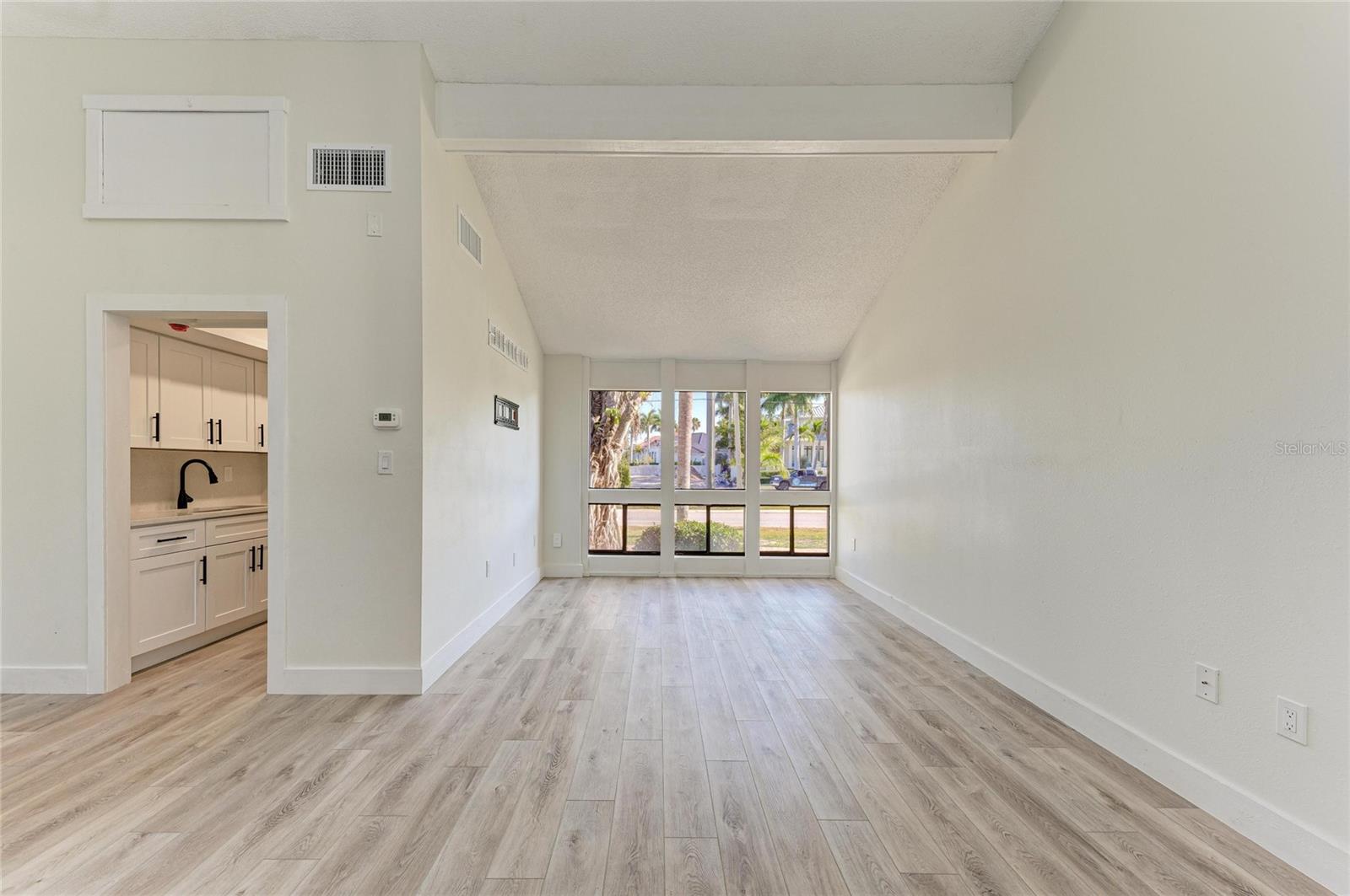 Image 12 of 100 For 800 Blvd Of The Presidents 9