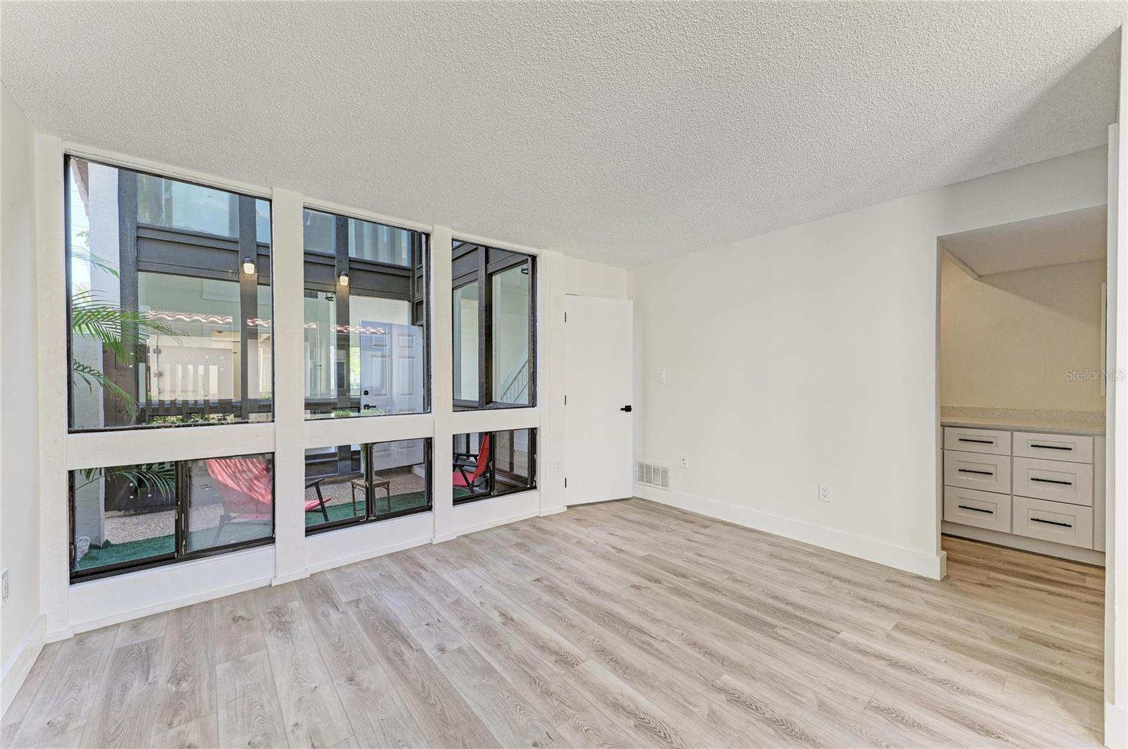 Image 14 of 100 For 800 Blvd Of The Presidents 9