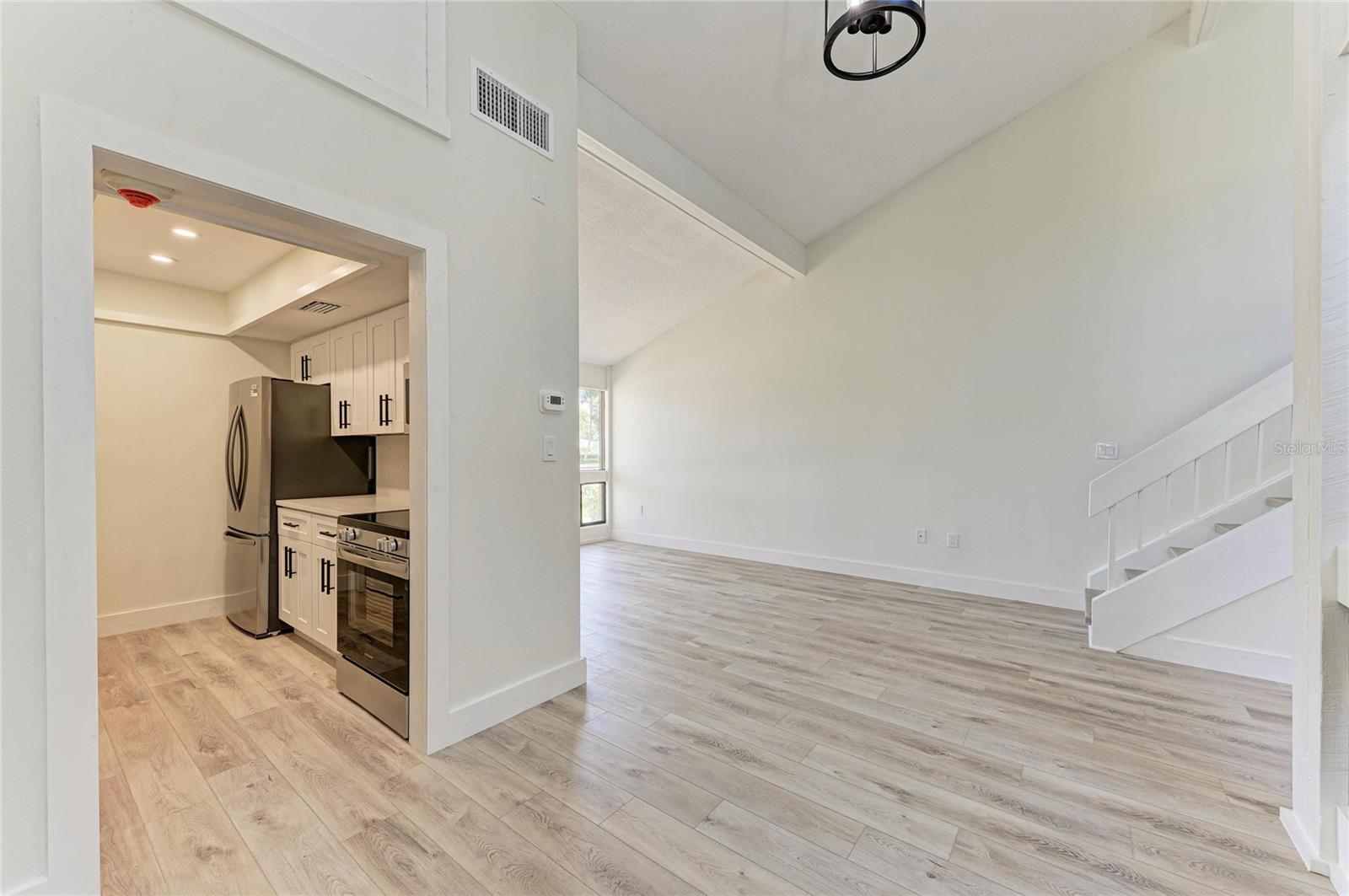 Image 15 of 100 For 800 Blvd Of The Presidents 9