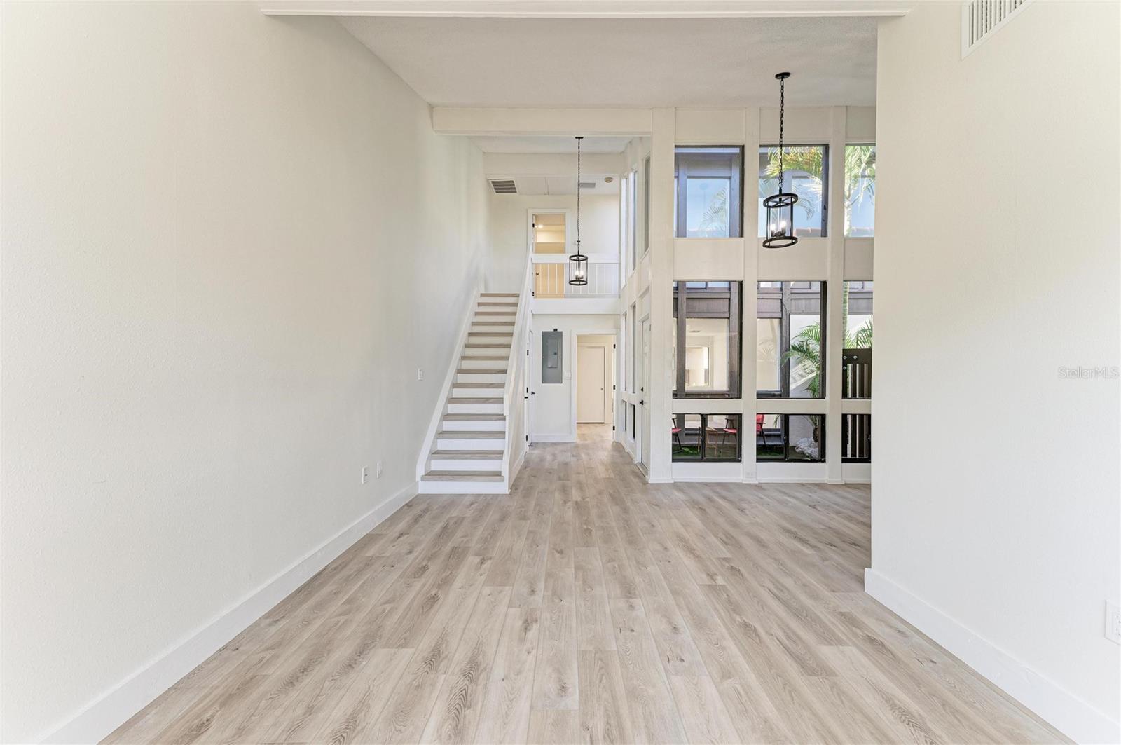 Image 18 of 100 For 800 Blvd Of The Presidents 9