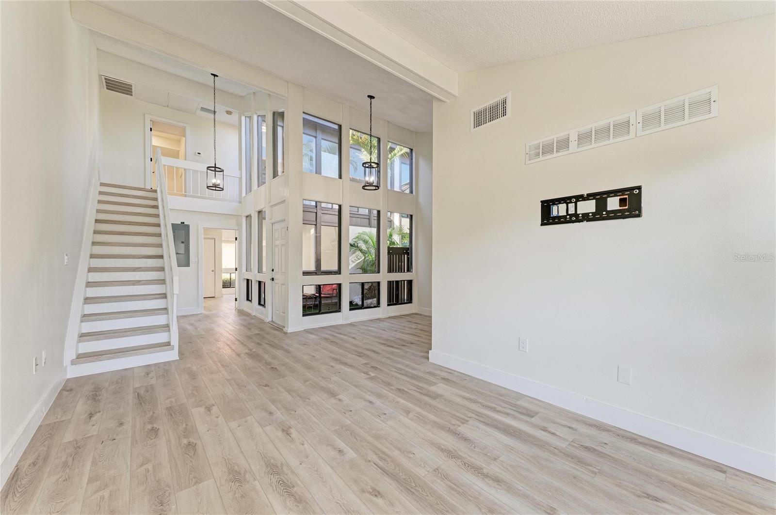 Image 19 of 100 For 800 Blvd Of The Presidents 9