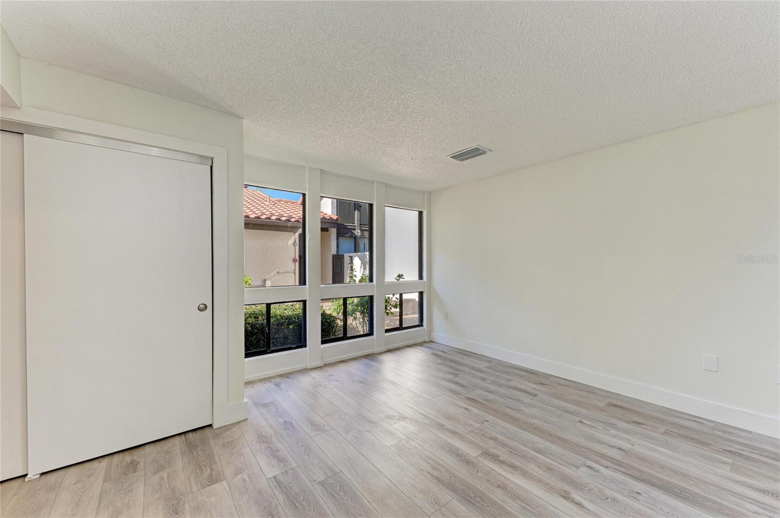 Image 23 of 100 For 800 Blvd Of The Presidents 9