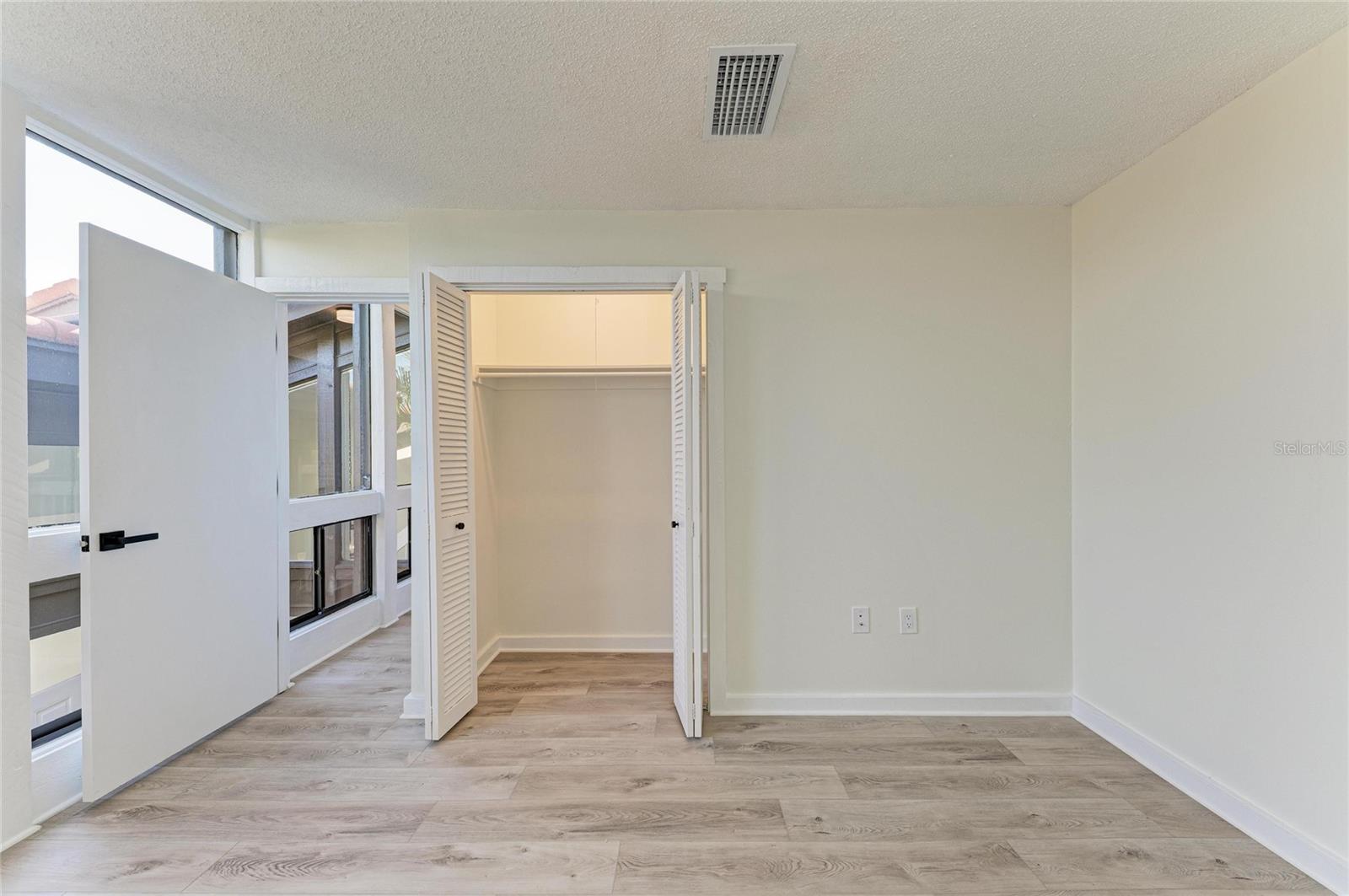 Image 32 of 100 For 800 Blvd Of The Presidents 9