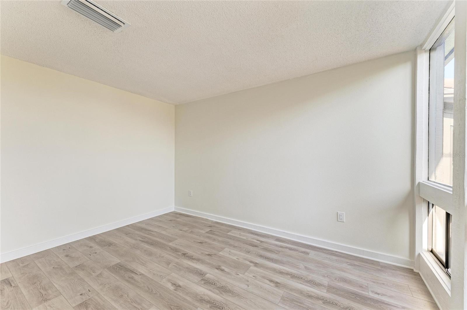 Image 34 of 100 For 800 Blvd Of The Presidents 9