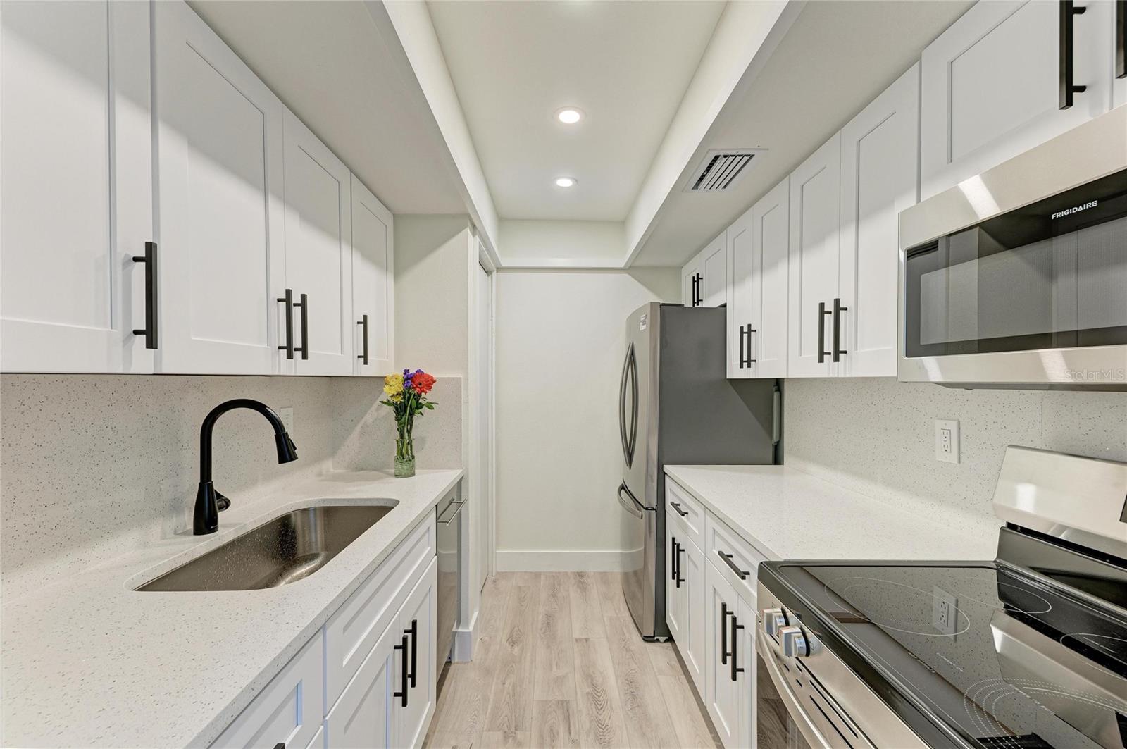 Image 6 of 100 For 800 Blvd Of The Presidents 9