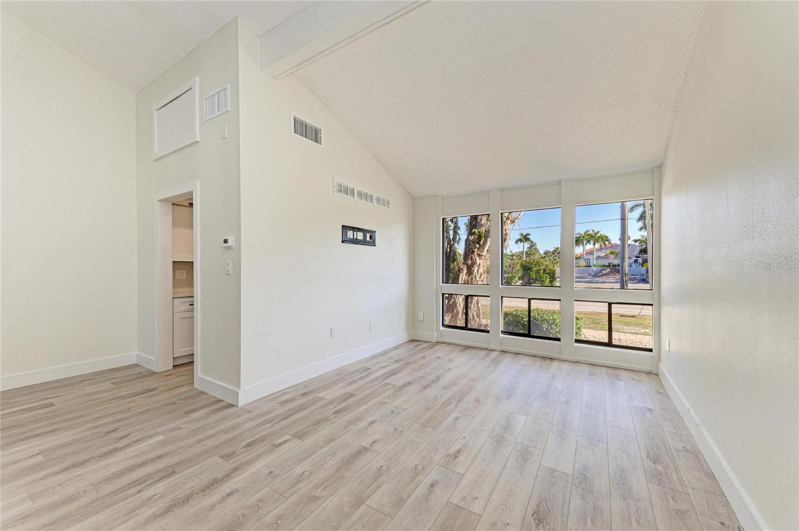 Image 9 of 100 For 800 Blvd Of The Presidents 9