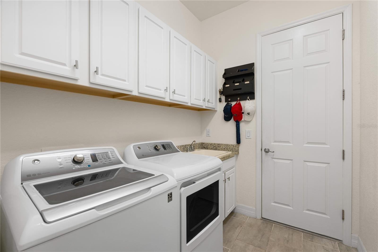 Image 35 of 77 For 17045 Polo Trl