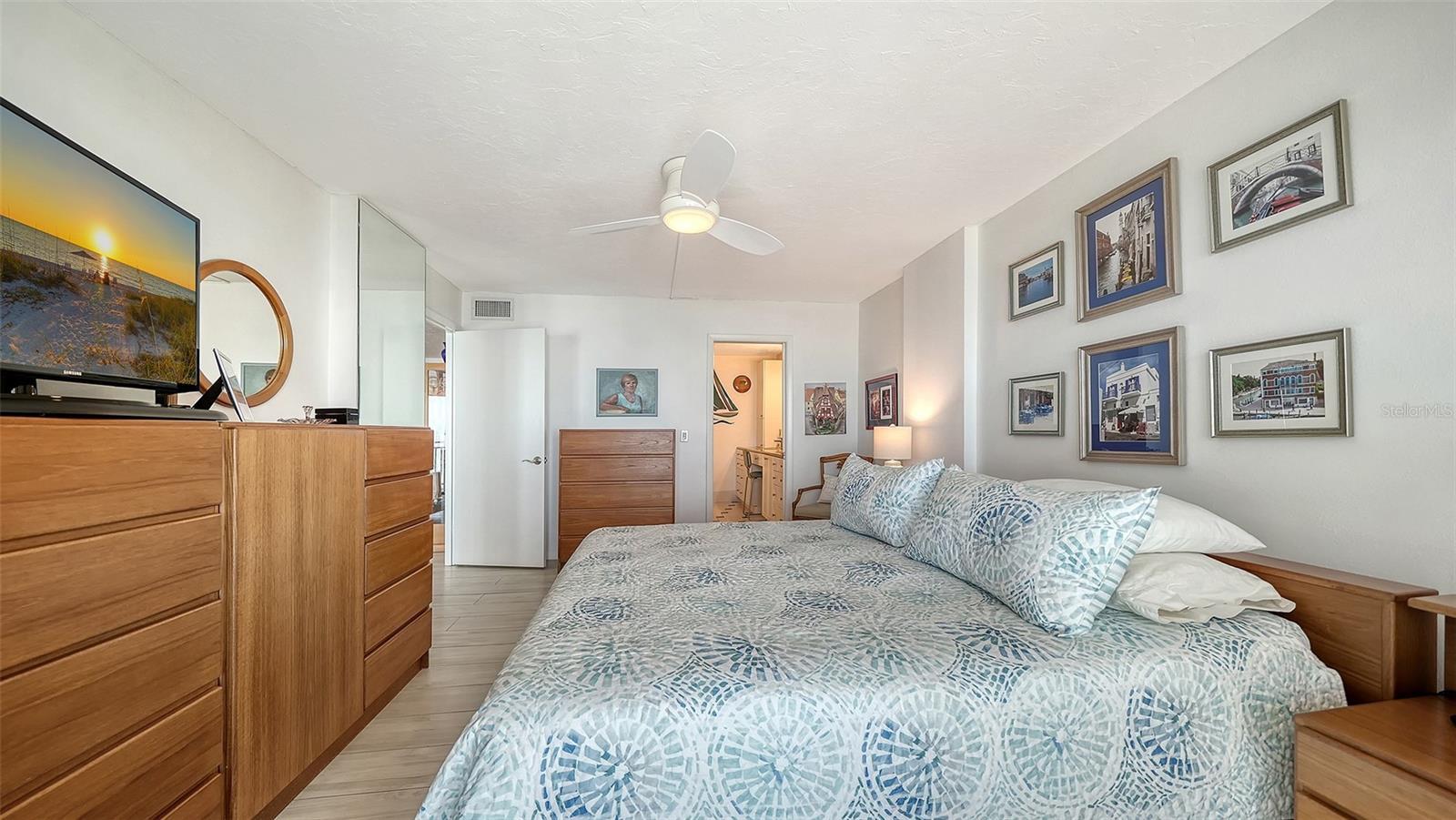 Image 36 of 75 For 19 Whispering Sands Drive 1104