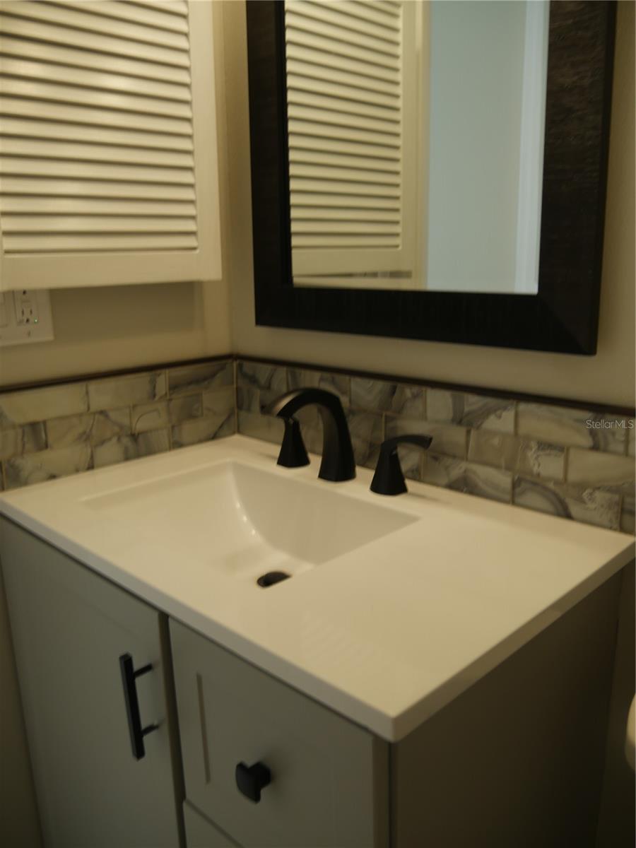 Image 17 of 21 For 2411 Aspinwall Street 2411