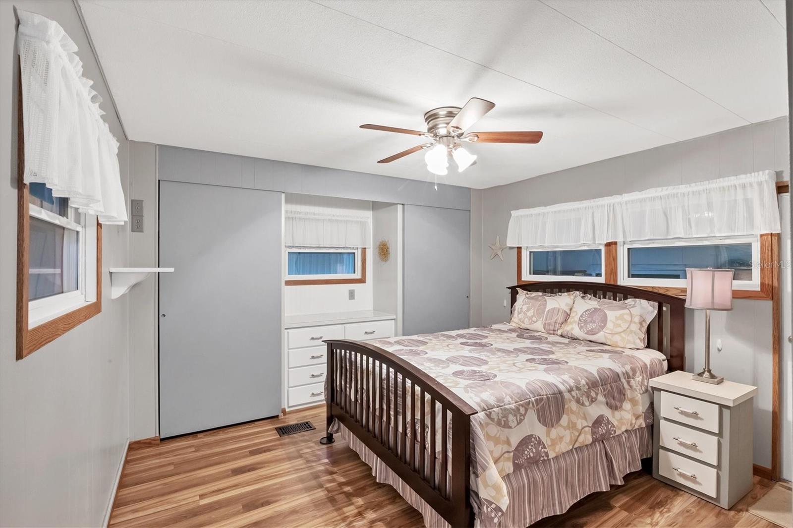 Image 19 of 50 For 1210 41st Avenue Drive E