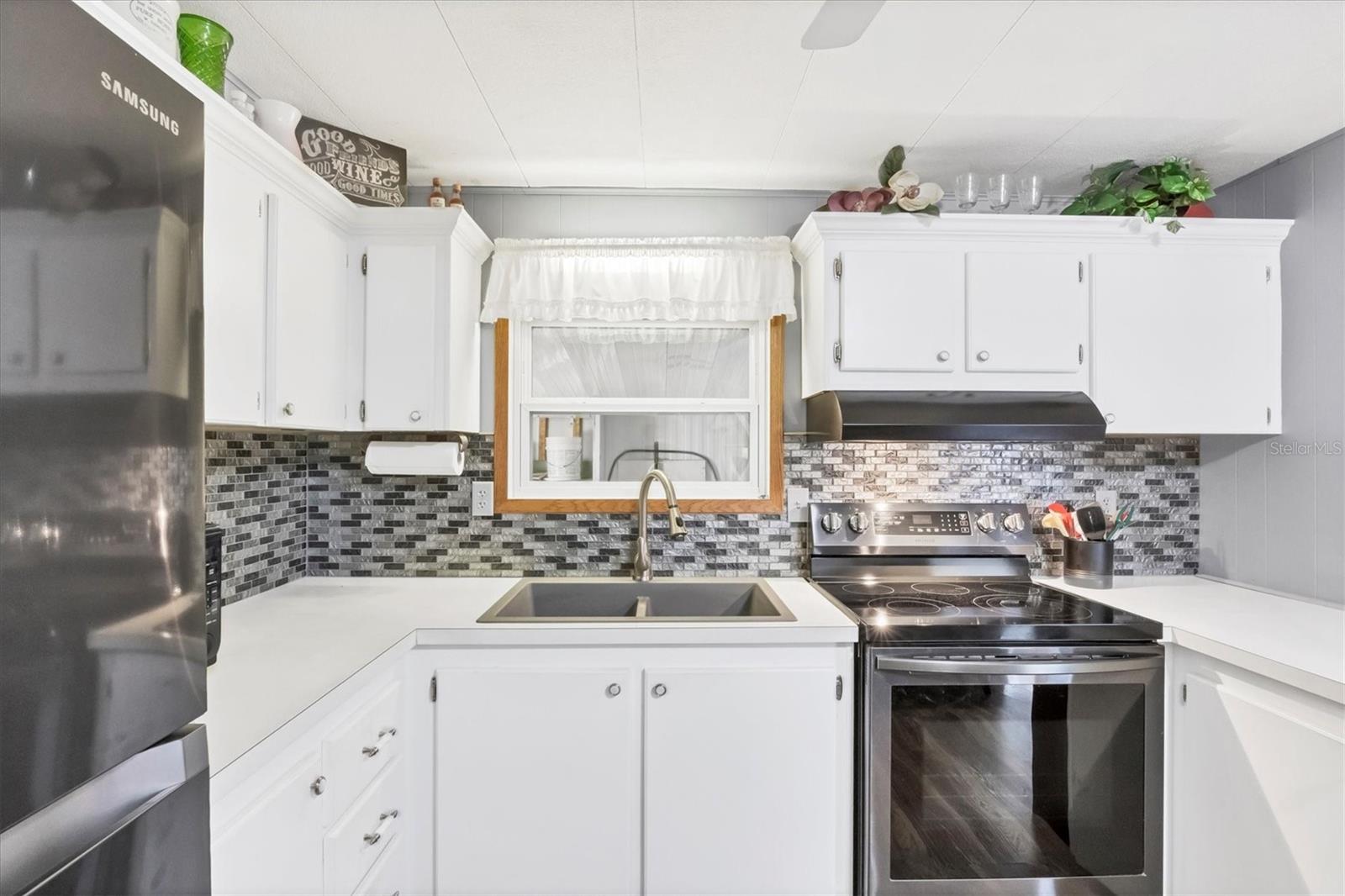 Image 9 of 50 For 1210 41st Avenue Drive E