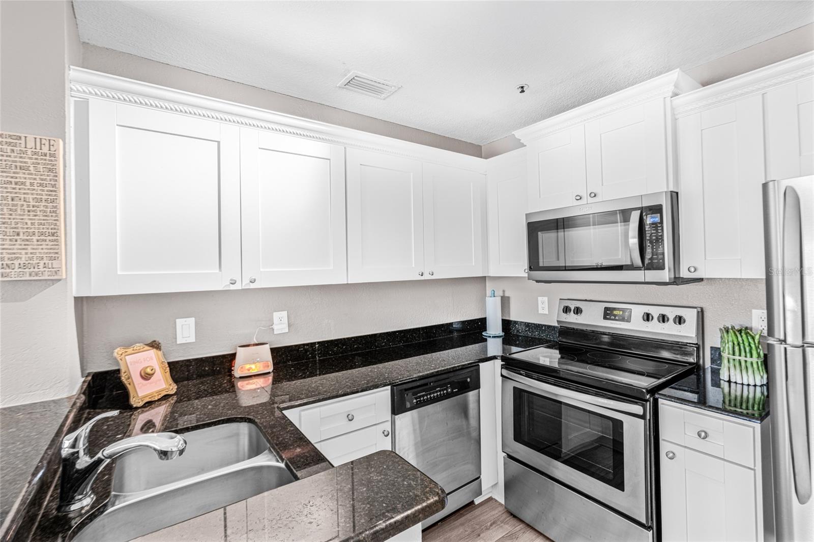 Image 15 of 53 For 4021 Crockers Lake Boulevard 24