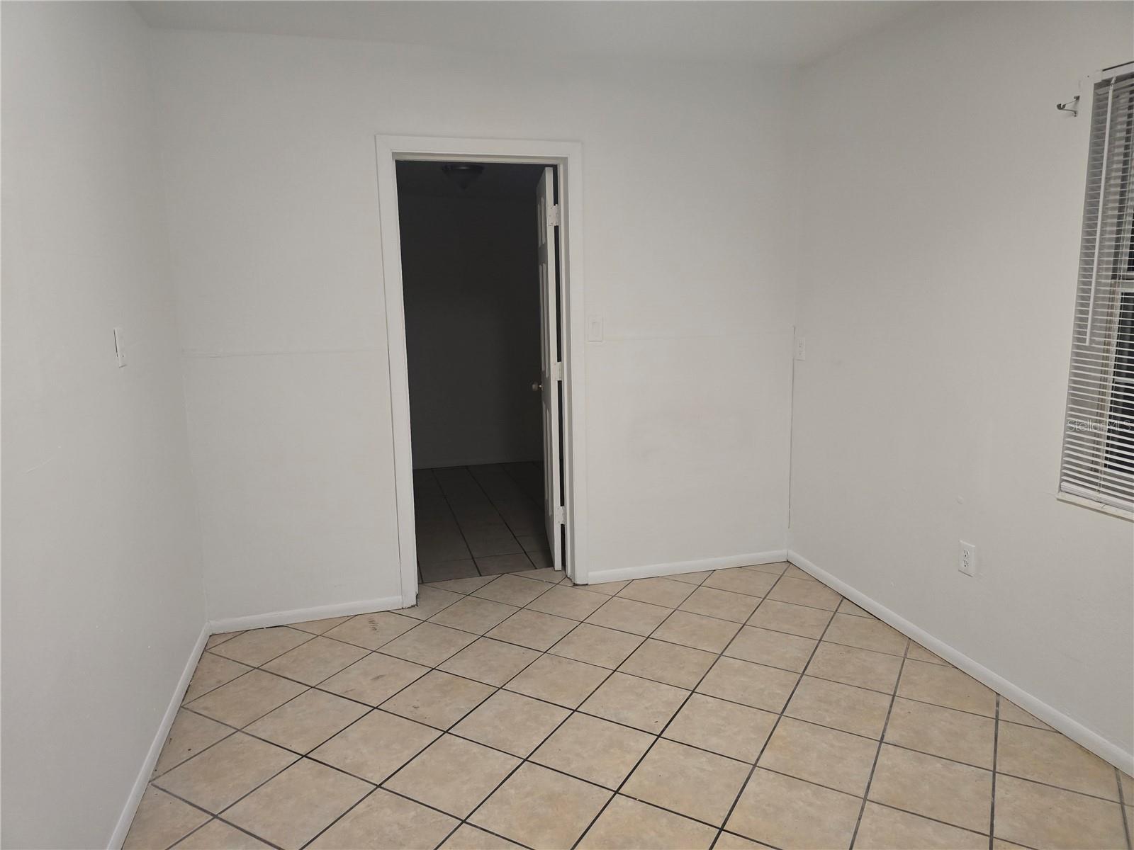 Image 4 of 9 For 940 Osborne Drive