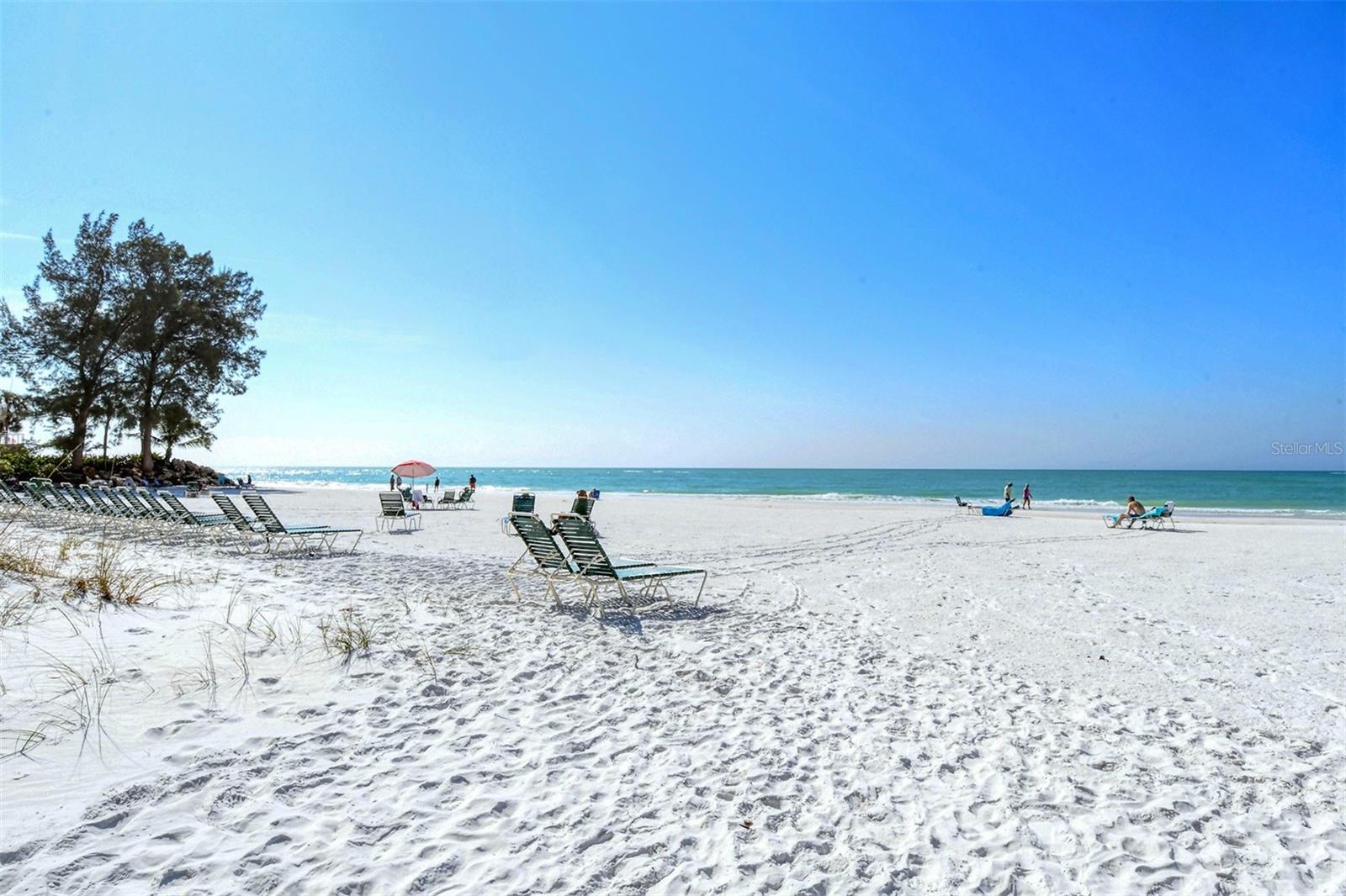 Image 36 of 56 For 19 Whispering Sands Drive 201