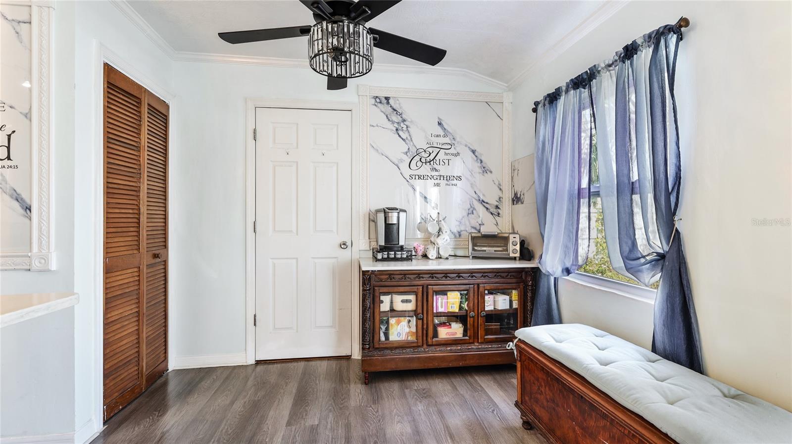 Image 17 of 37 For 13492 Dibella Avenue