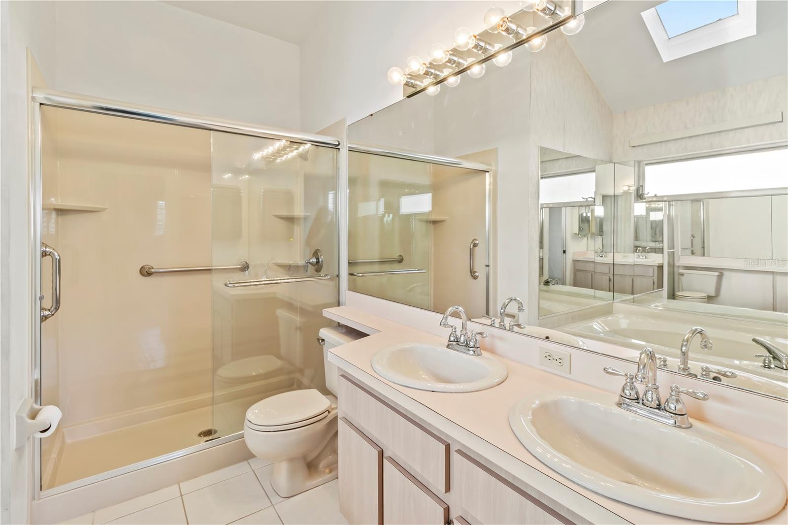 Image 23 of 44 For 5608 30th Court E