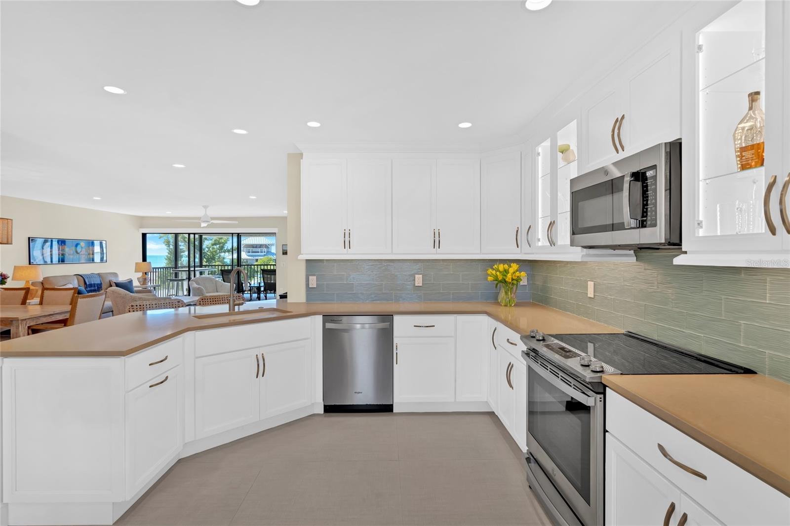 Image 11 of 88 For 9226 Midnight Pass Road 3b