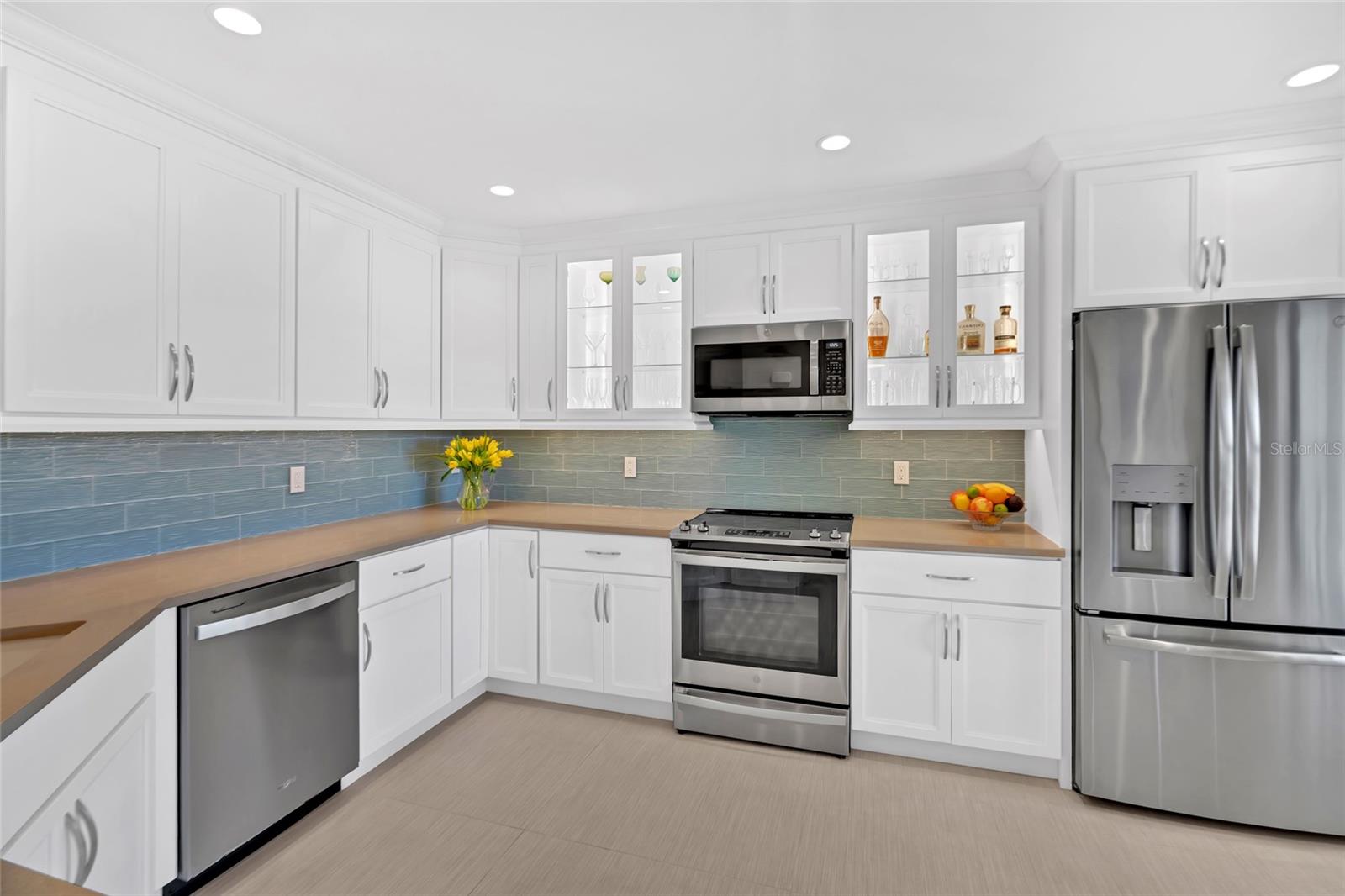 Image 12 of 88 For 9226 Midnight Pass Road 3b