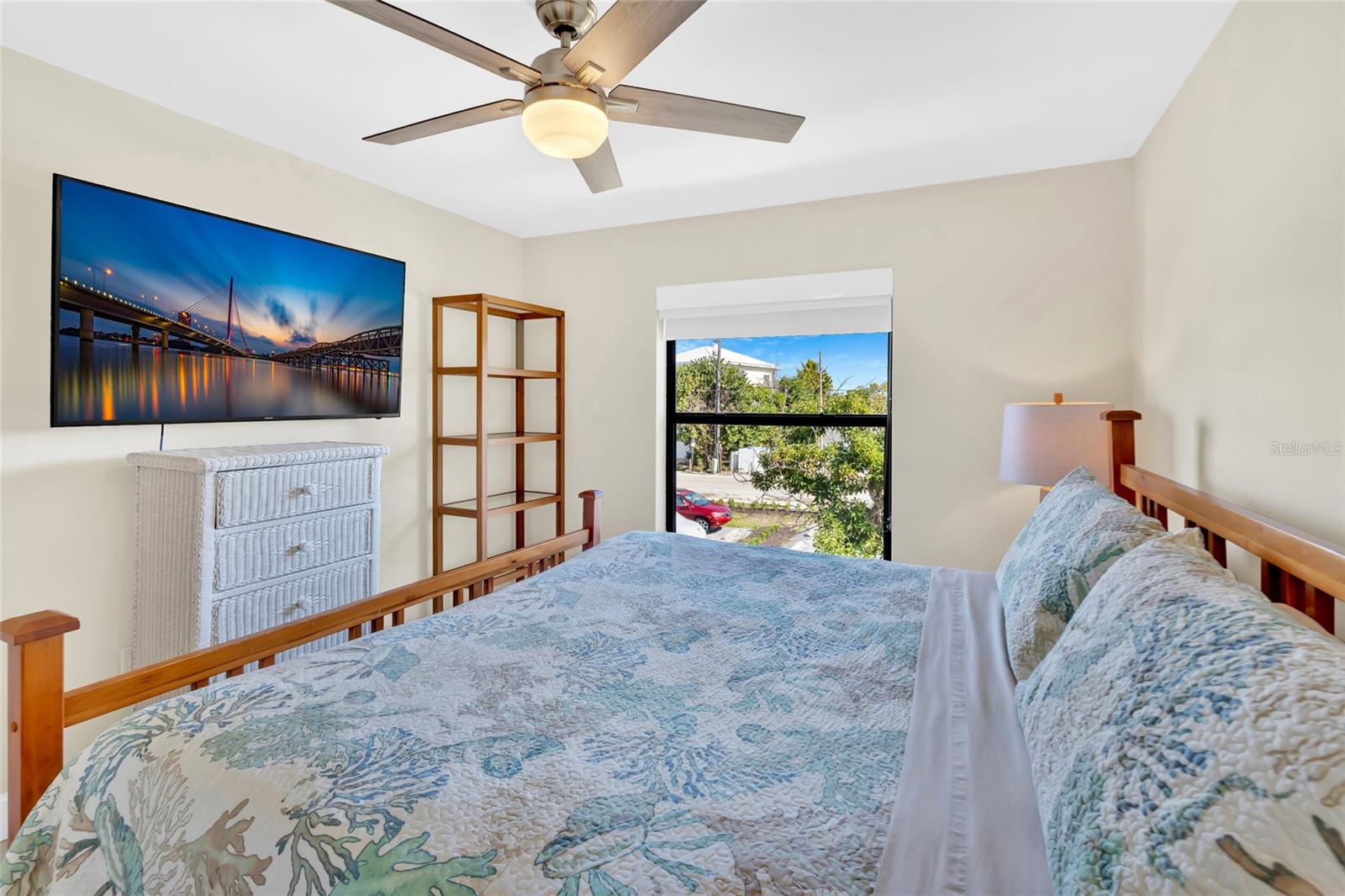 Image 14 of 88 For 9226 Midnight Pass Road 3b