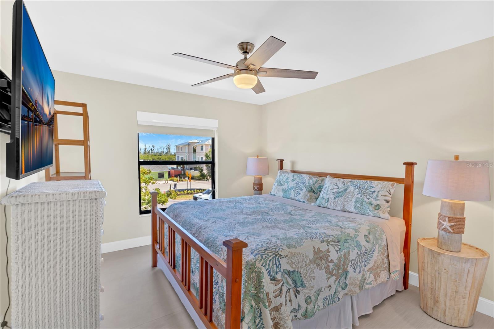 Image 23 of 88 For 9226 Midnight Pass Road 3b