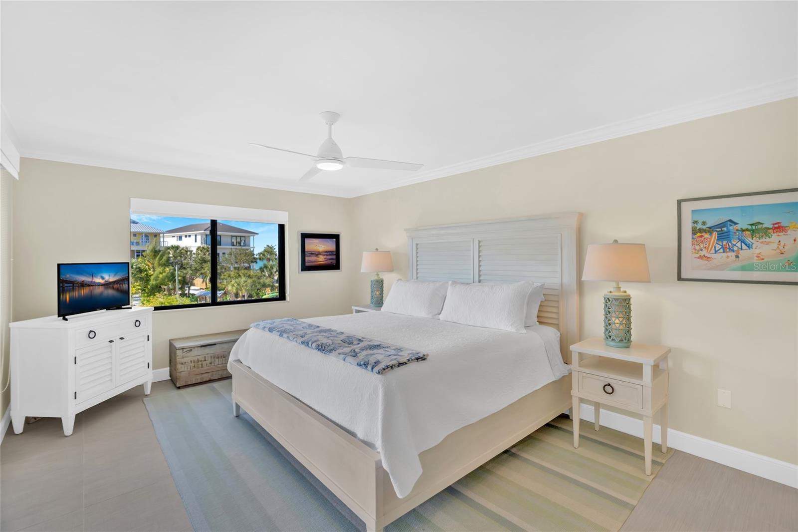 Image 24 of 88 For 9226 Midnight Pass Road 3b