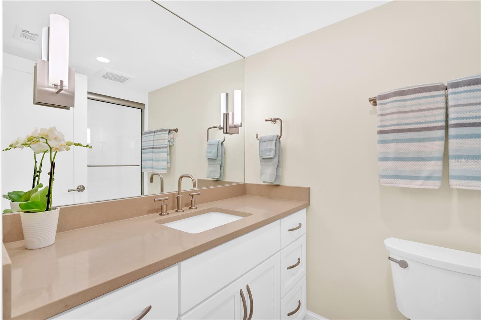 Image 25 of 88 For 9226 Midnight Pass Road 3b