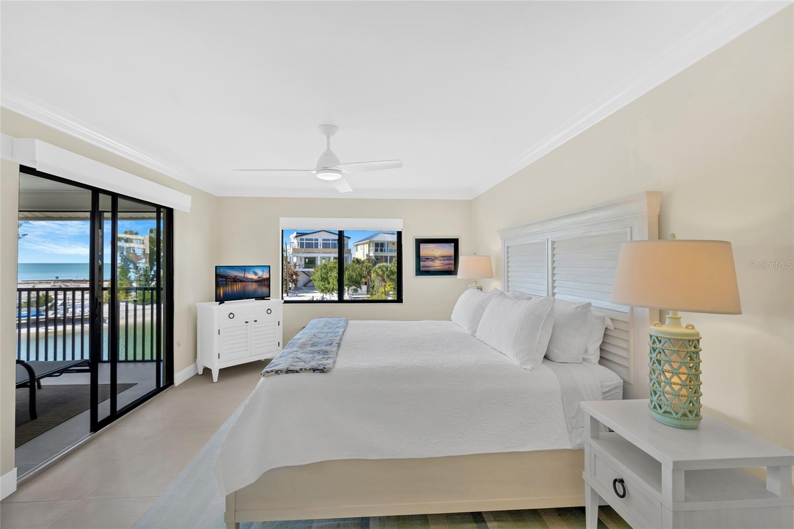 Image 26 of 88 For 9226 Midnight Pass Road 3b