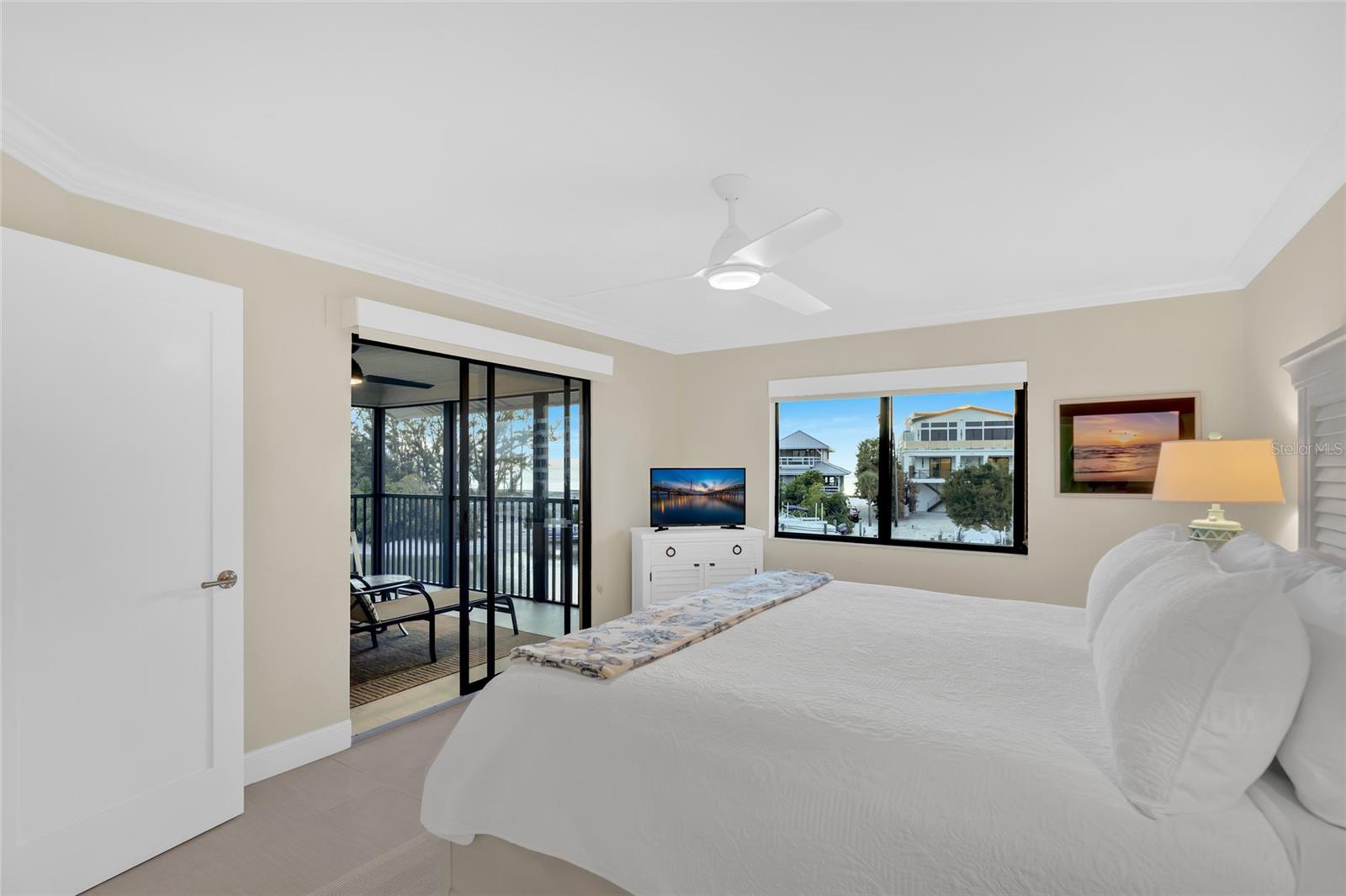 Image 28 of 88 For 9226 Midnight Pass Road 3b