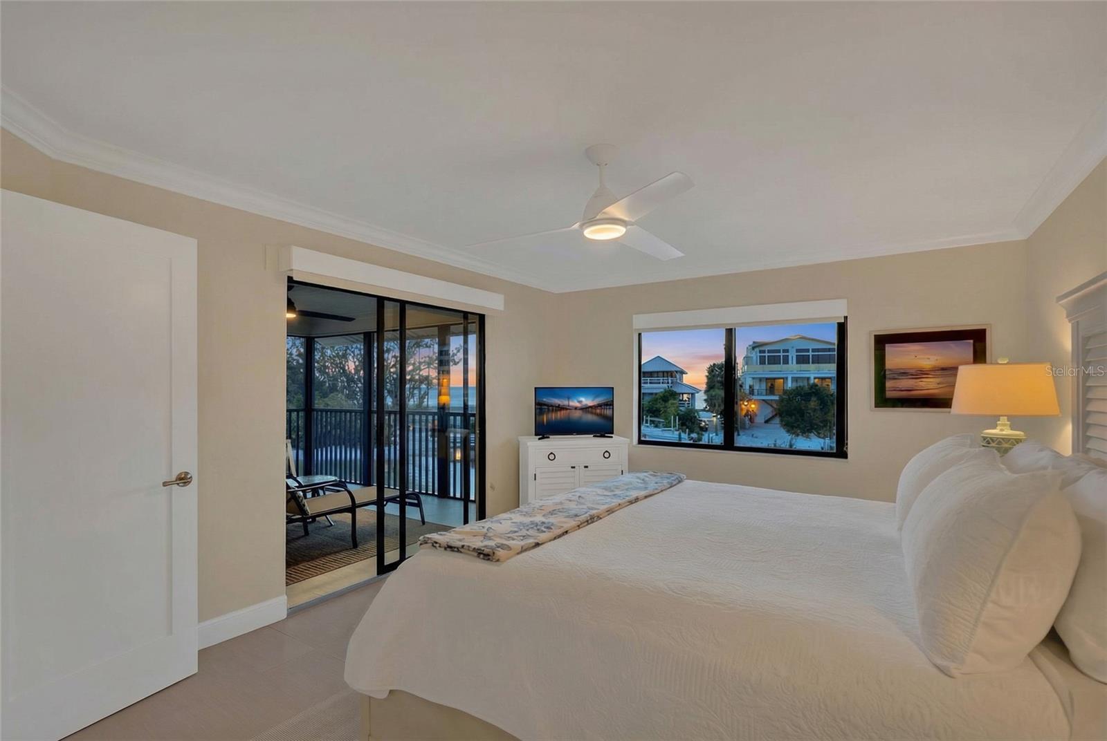 Image 29 of 88 For 9226 Midnight Pass Road 3b