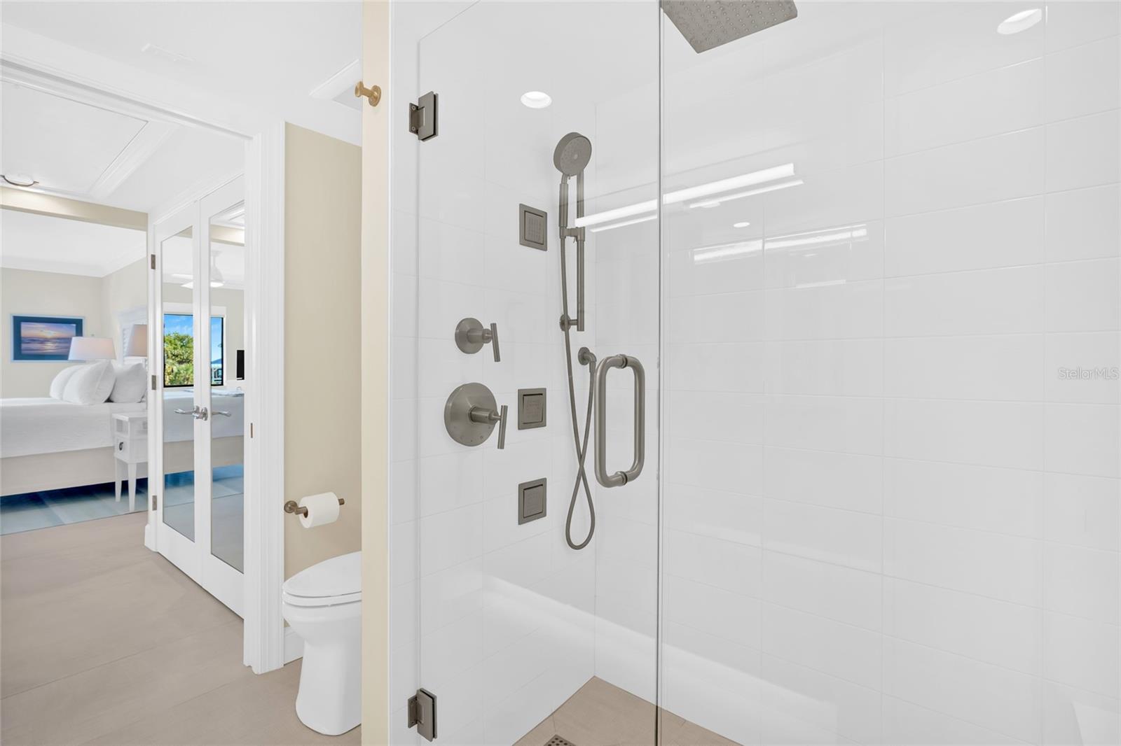 Image 31 of 88 For 9226 Midnight Pass Road 3b