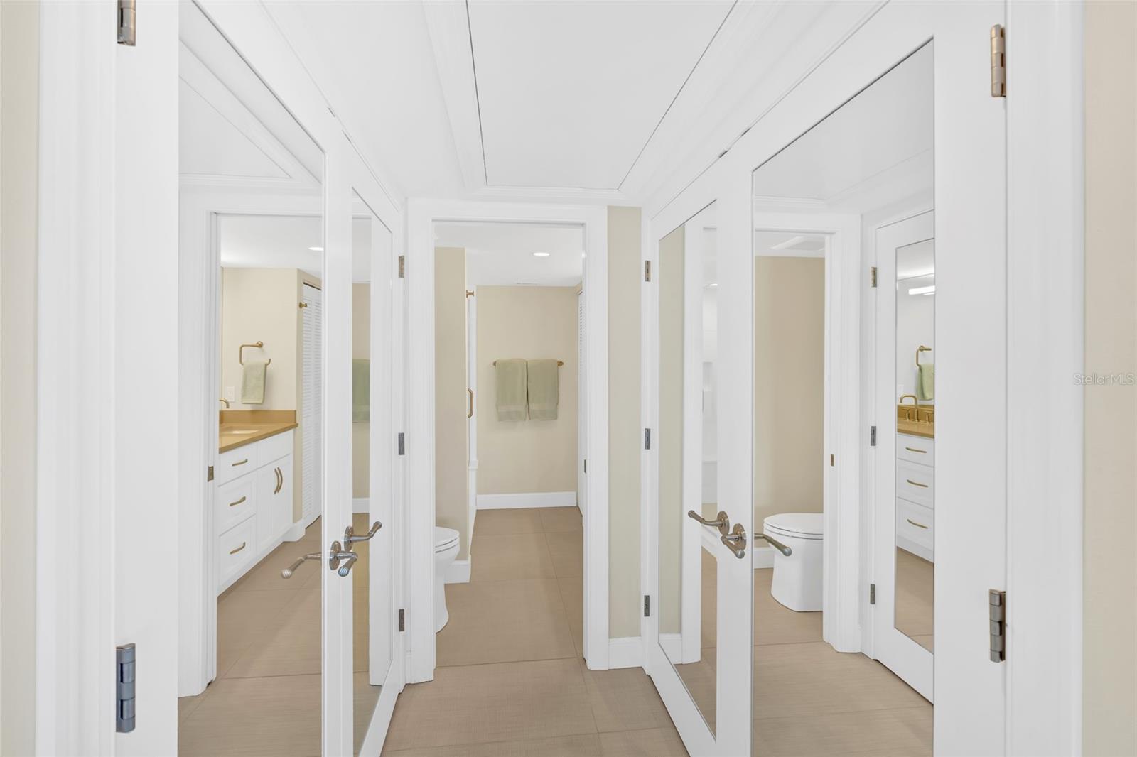 Image 32 of 88 For 9226 Midnight Pass Road 3b