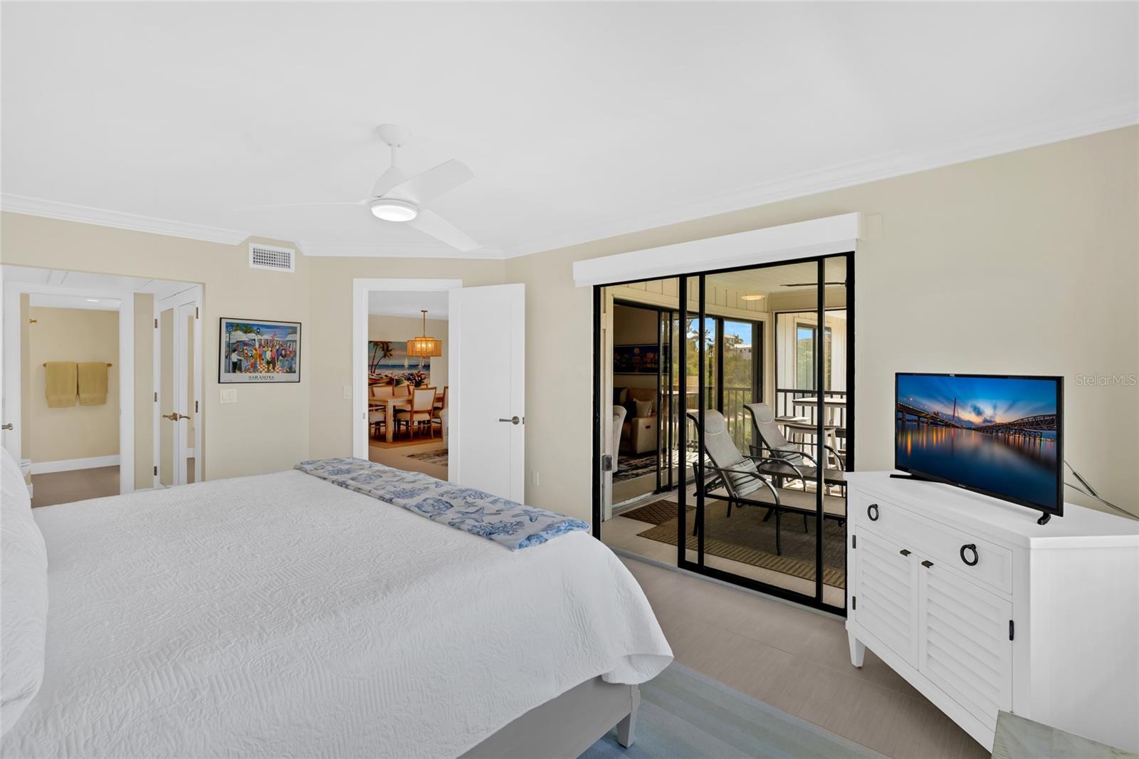 Image 34 of 88 For 9226 Midnight Pass Road 3b