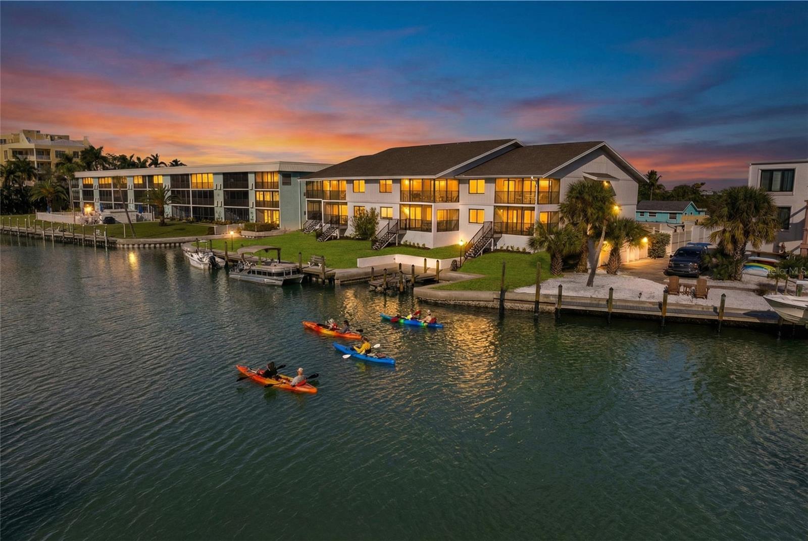 Image 37 of 88 For 9226 Midnight Pass Road 3b