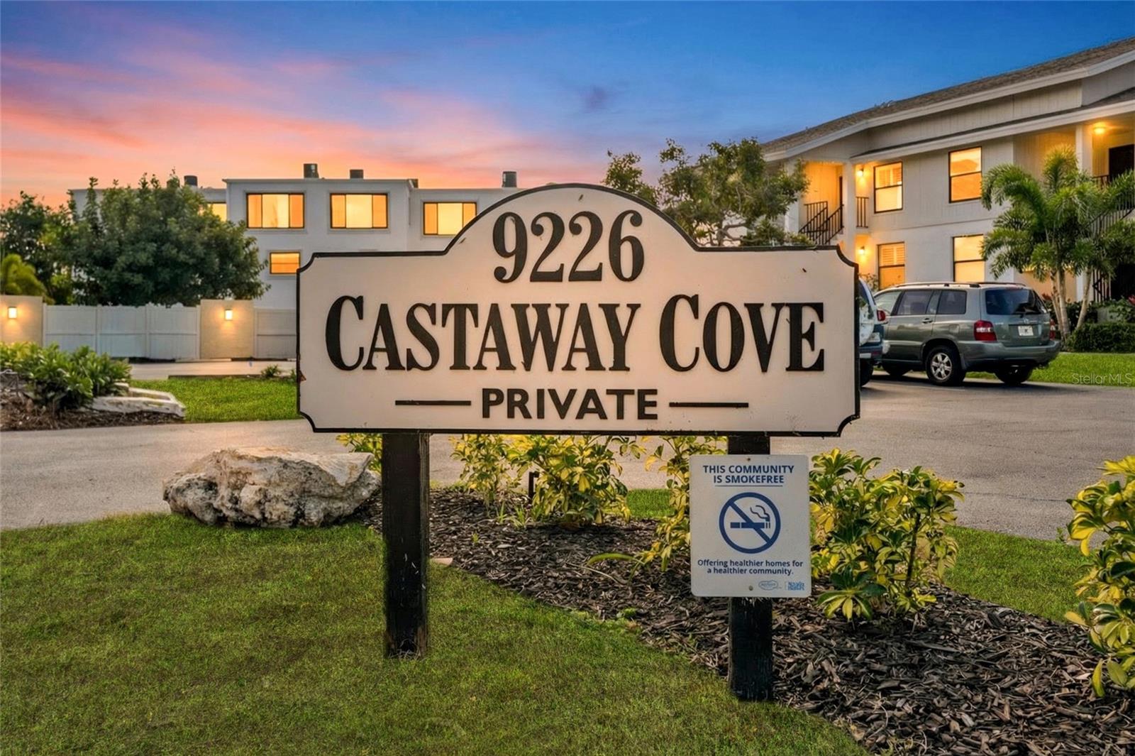 Image 41 of 88 For 9226 Midnight Pass Road 3b