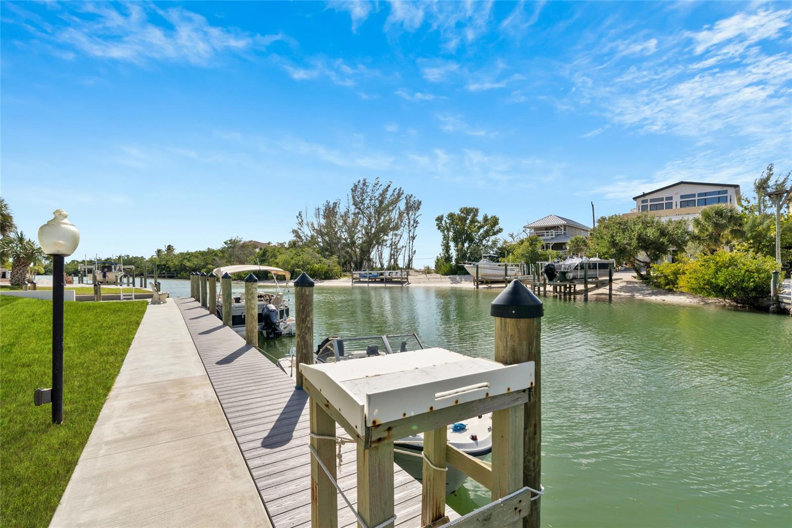 Image 42 of 88 For 9226 Midnight Pass Road 3b