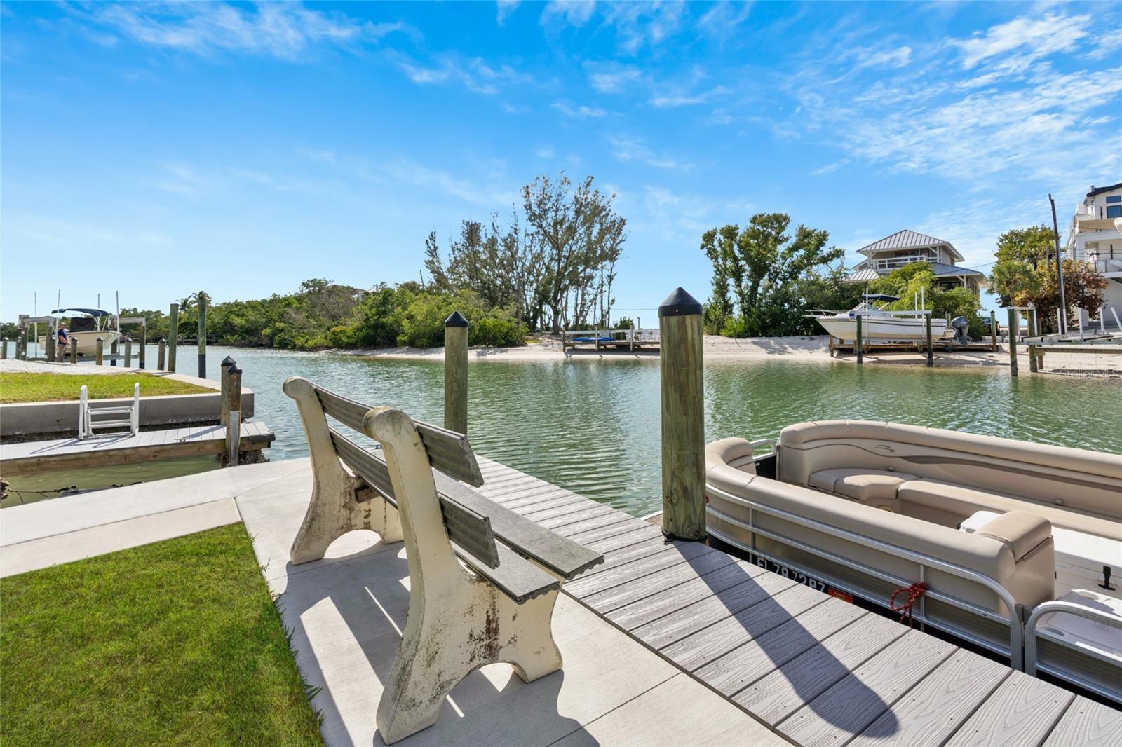 Image 46 of 88 For 9226 Midnight Pass Road 3b