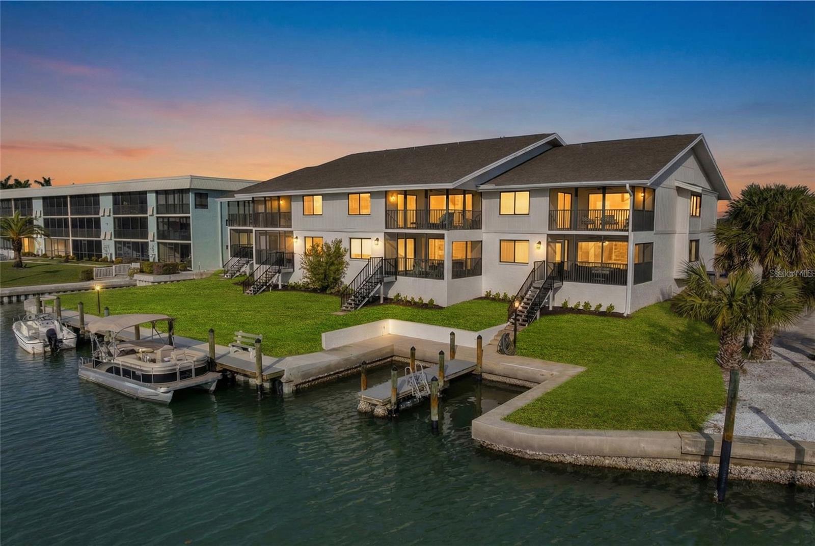 Image 47 of 88 For 9226 Midnight Pass Road 3b