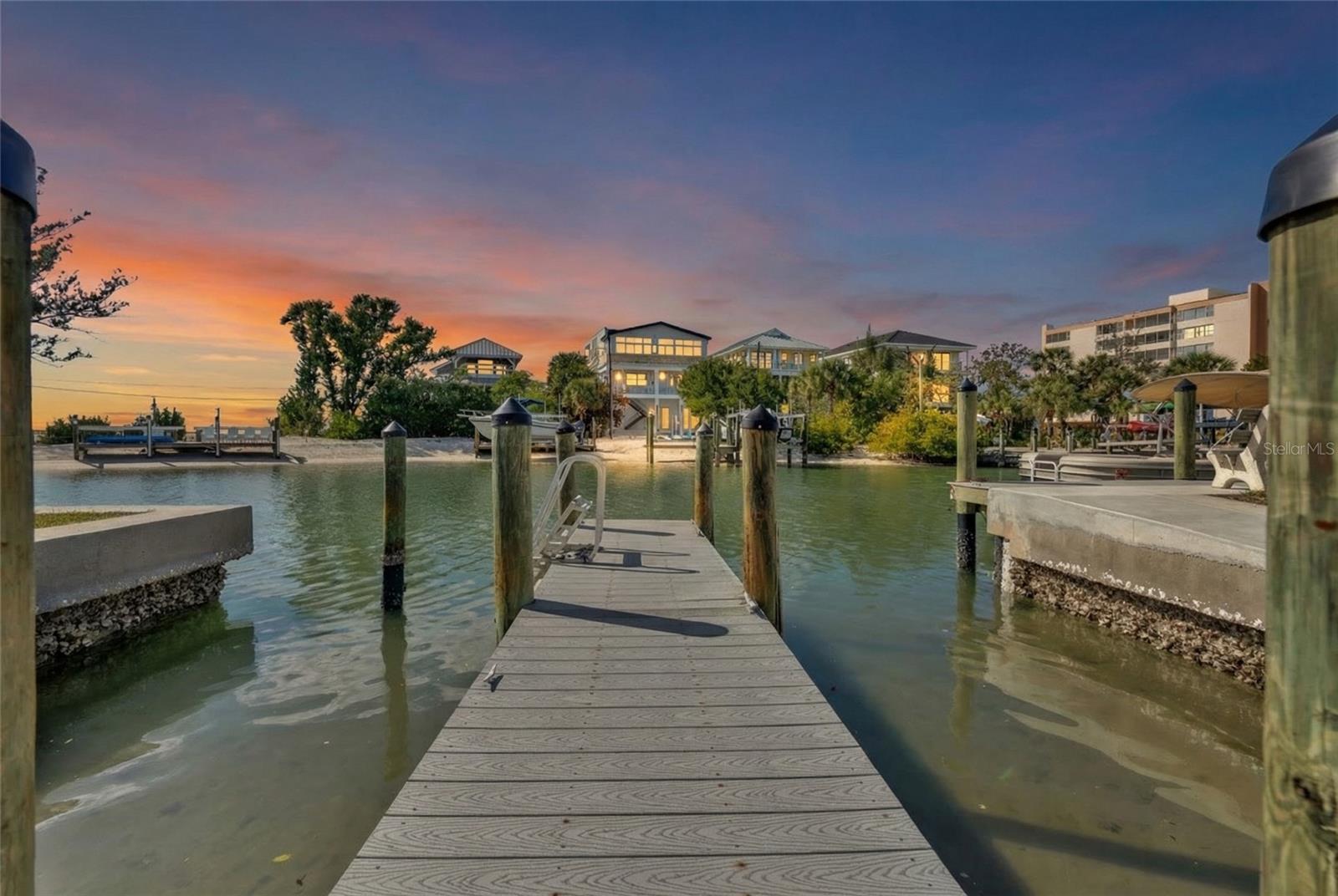 Image 49 of 88 For 9226 Midnight Pass Road 3b