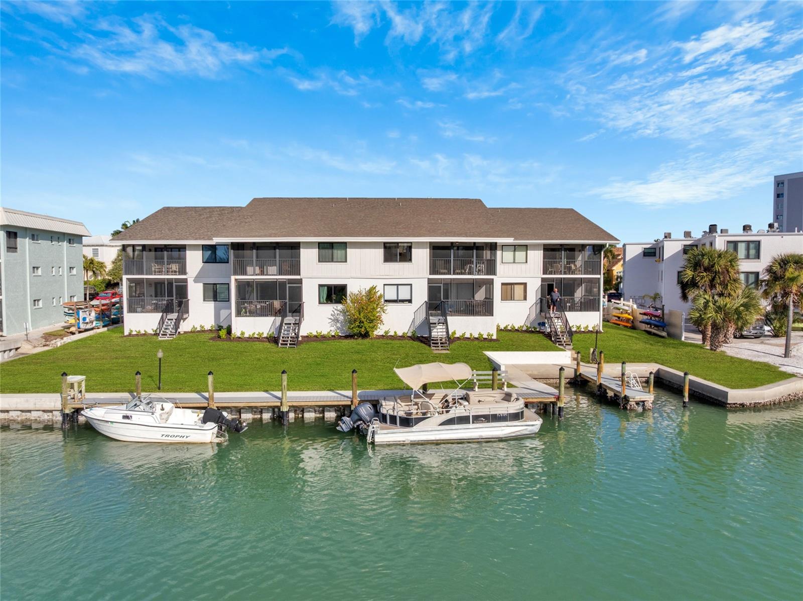 Image 50 of 88 For 9226 Midnight Pass Road 3b