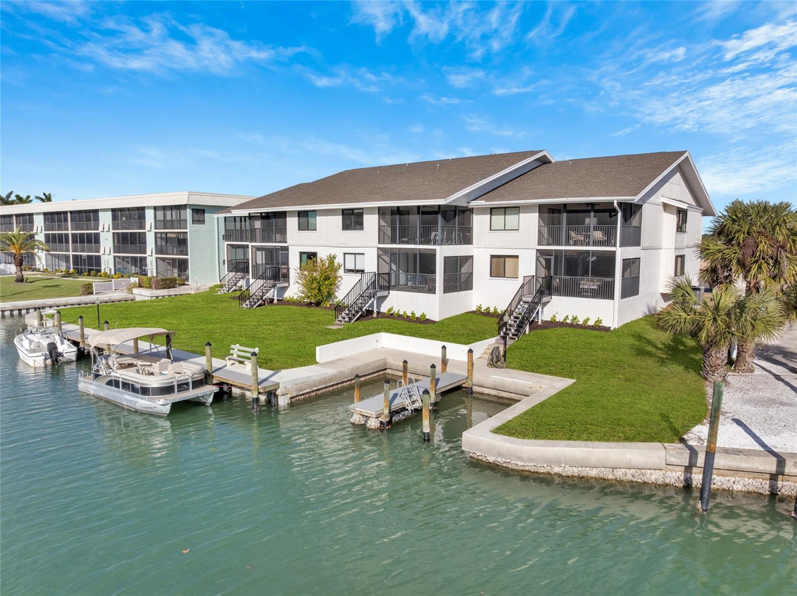 Image 52 of 88 For 9226 Midnight Pass Road 3b