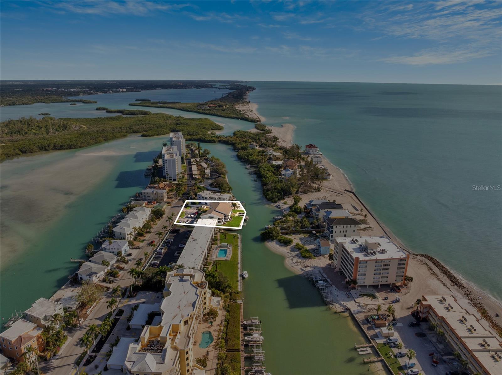 Image 60 of 88 For 9226 Midnight Pass Road 3b