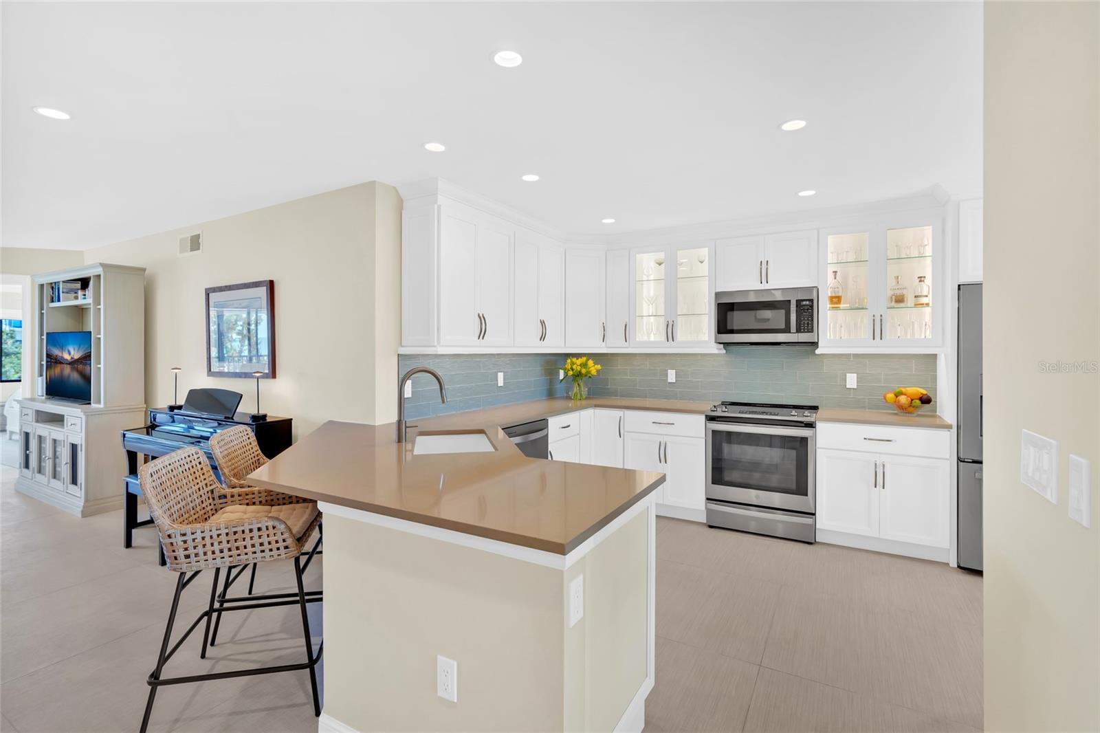 Image 7 of 88 For 9226 Midnight Pass Road 3b