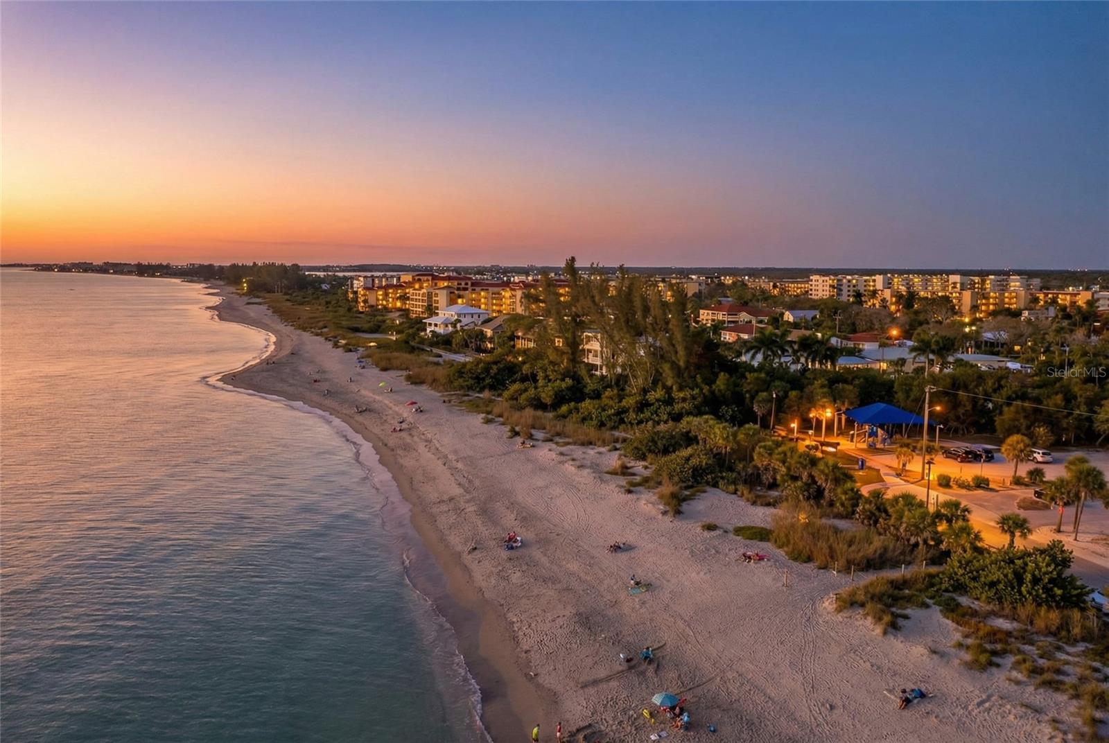 Image 70 of 88 For 9226 Midnight Pass Road 3b