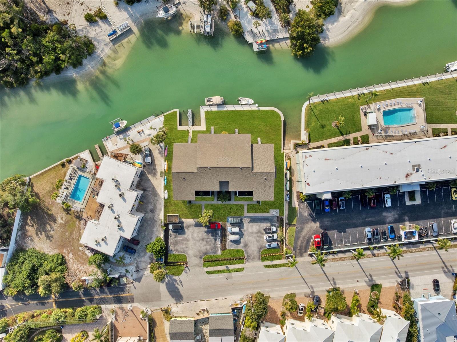 Image 75 of 88 For 9226 Midnight Pass Road 3b