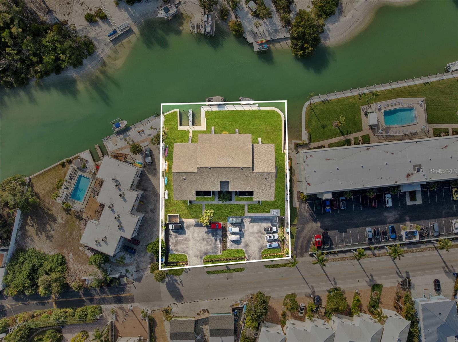 Image 77 of 88 For 9226 Midnight Pass Road 3b