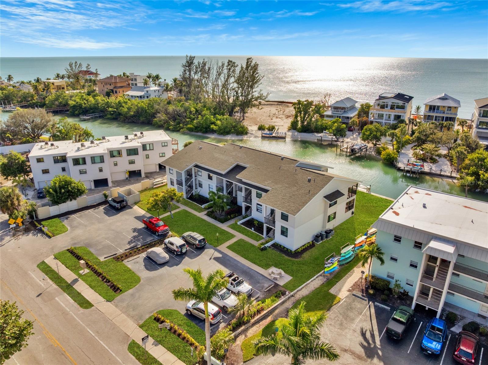 Image 78 of 88 For 9226 Midnight Pass Road 3b