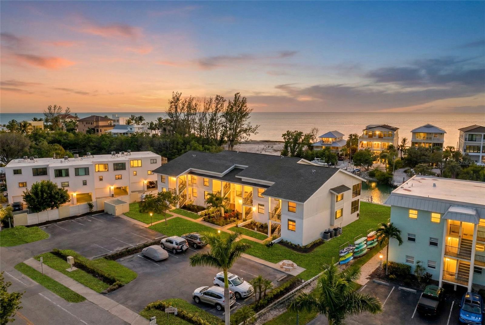 Image 79 of 88 For 9226 Midnight Pass Road 3b