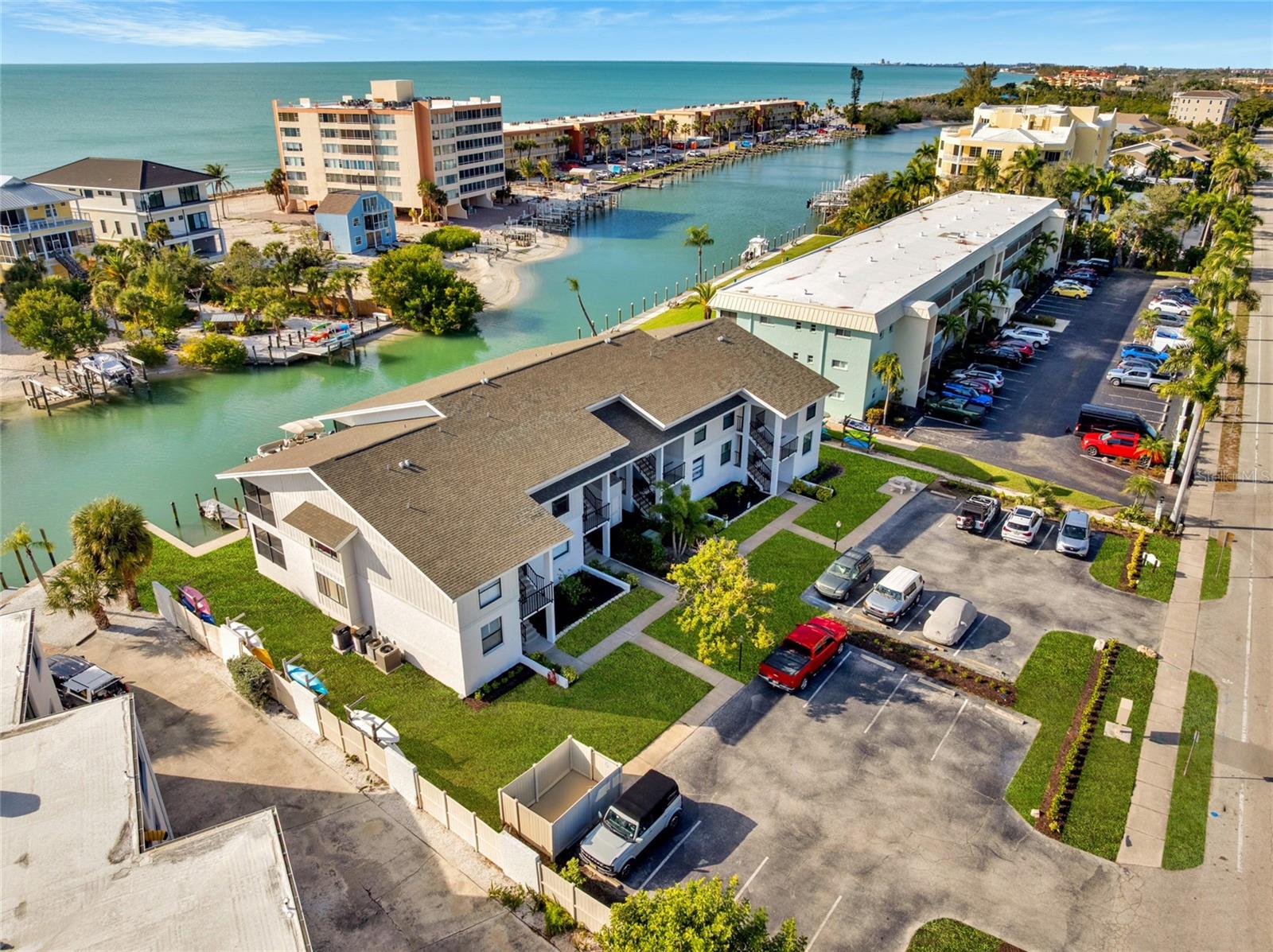 Image 80 of 88 For 9226 Midnight Pass Road 3b